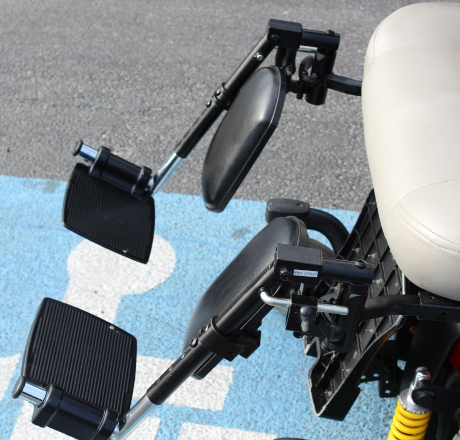 Pride Jazzy Elevating Leg Rests ELR Set