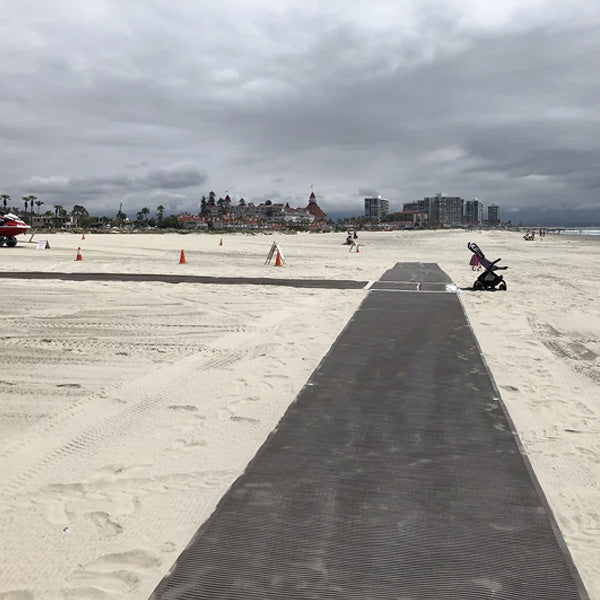 Tapis de plage en rouleau non tissé 100 % polyester recyclé ACCESSMAT par Access Rec