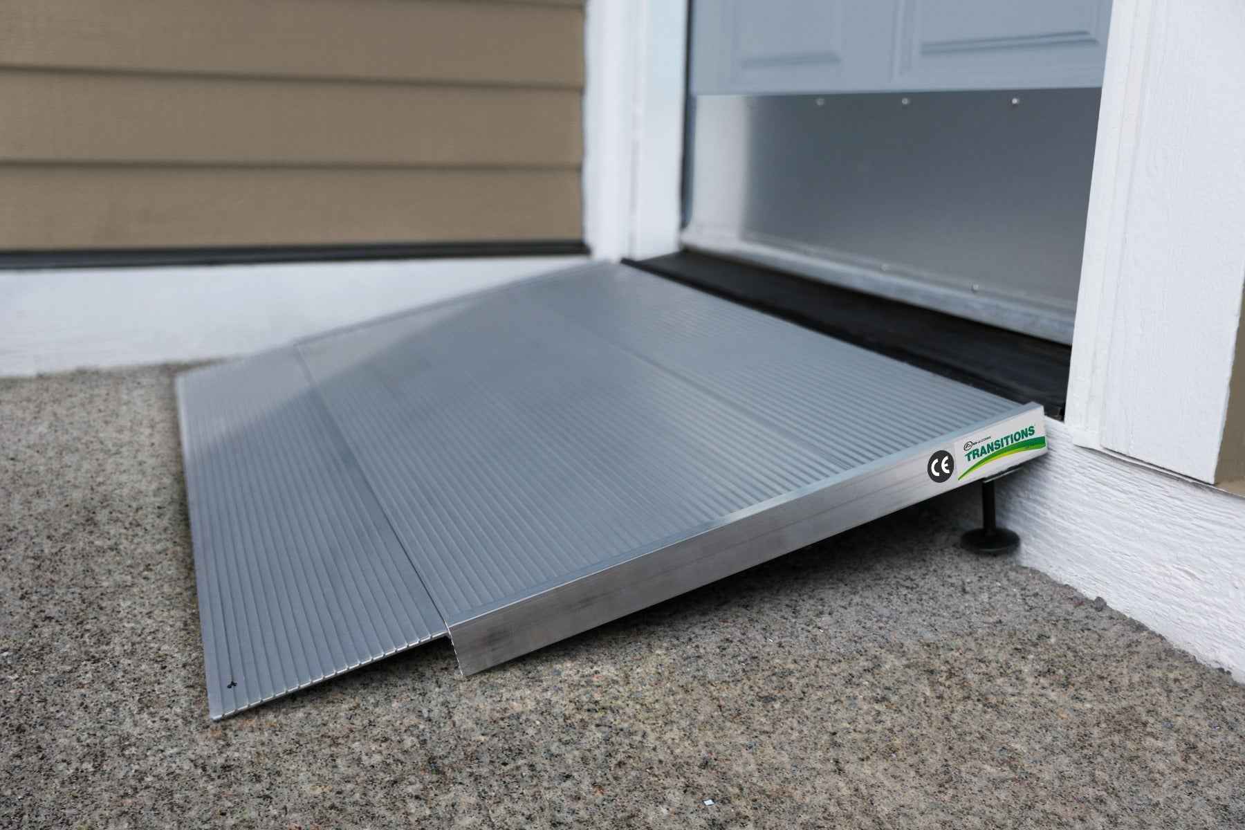 TRANSITIONS Angled Entry Ramp by EZ-ACCESS- Open Box