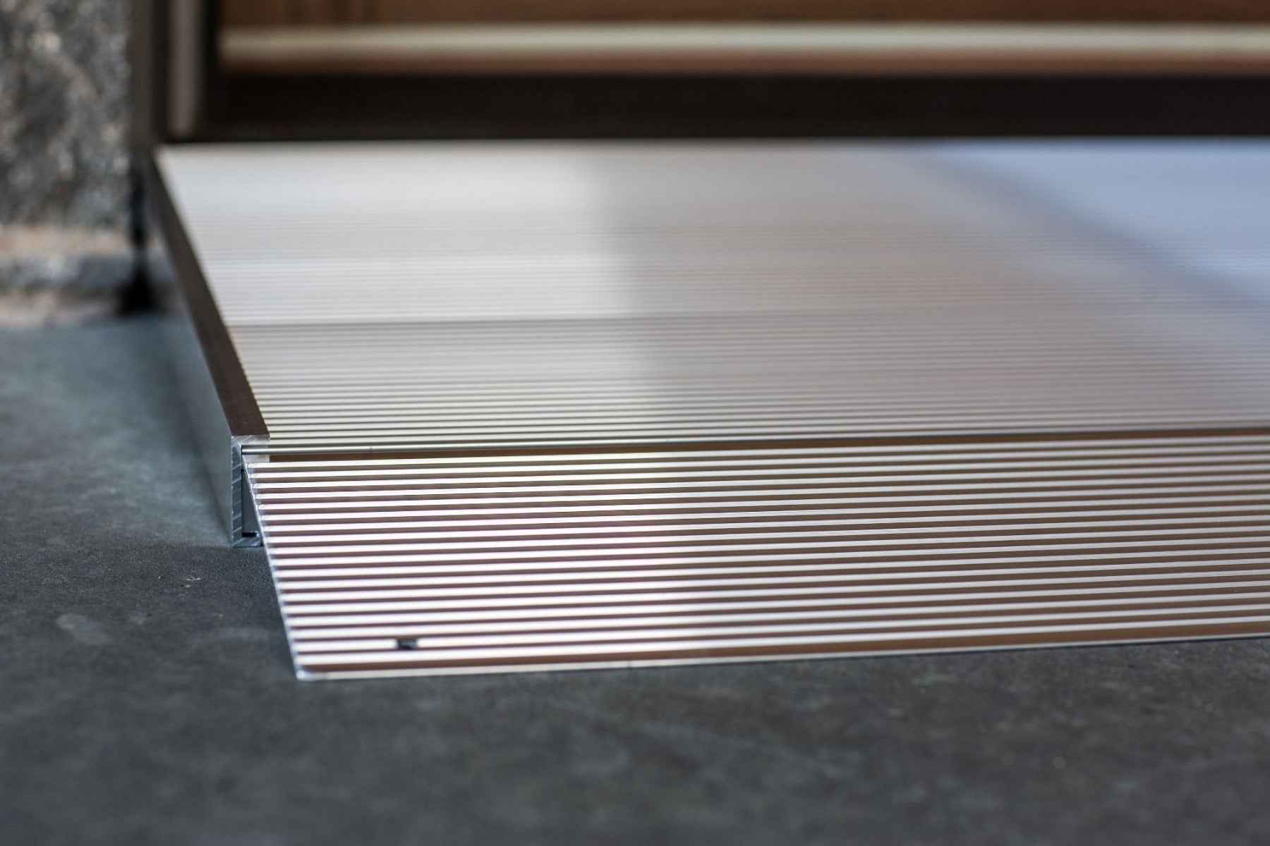 TRANSITIONS Angled Entry Ramp by EZ-ACCESS- Open Box