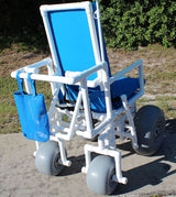 Fauteuil roulant de plage inclinable Healthline Wheeleez avec roues ballon avant et roulettes arrière pivotantes