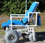Fauteuil roulant de plage inclinable Healthline Wheeleez avec roues ballon avant et roulettes arrière pivotantes