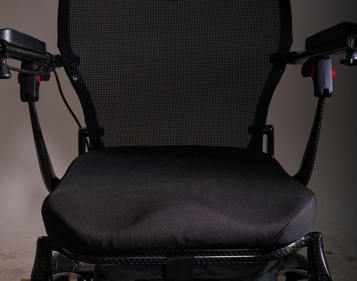 Fauteuil roulant électrique pliable et léger en fibre de carbone Golden Cricket