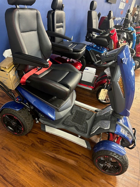 Scooter de mobilité robuste à 4 roues EV Rider Vita Monster S12X, boîte ouverte, modèle de retour en salle d'exposition